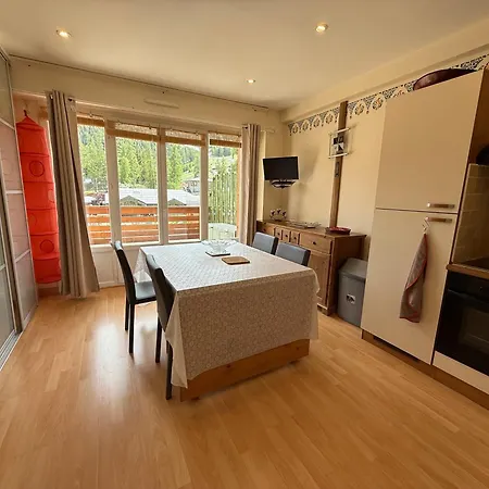 Appartement T2 Au Coeur De La Galerie Commerciale Uvernet-Fours